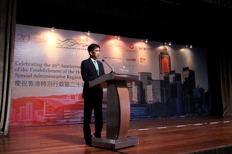 The Permanent Secretary for Commerce and Economic Development (Commerce, Industry and Tourism), Mr Philip Yung, officiated at a gala dinner co-organised by the Hong Kong Economic and Trade Office in Jakarta and the Hong Kong-Malaysia Business Association to celebrate the 20th anniversary of establishment of the Hong Kong Special Administrative Region in Kuala Lumpur, Malaysia, yesterday (August 8) evening.