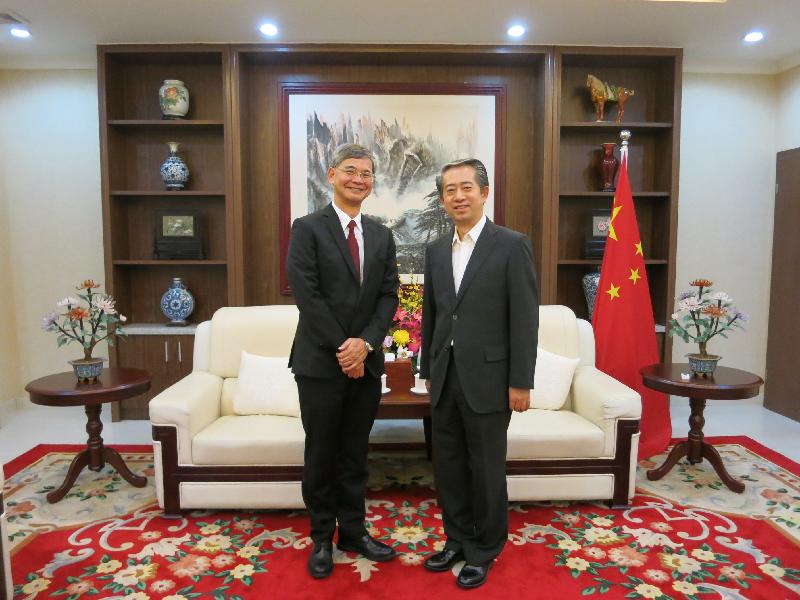 The Secretary for Labour and Welfare, Dr Law Chi-kwong, started his visit programme in Cambodia today (August 10) and paid a courtesy call on the Chinese Ambassador to Cambodia, Mr Xiong Bo, to update him about the recent developments in Hong Kong. Photo show Dr Law (left) with Mr Xiong.