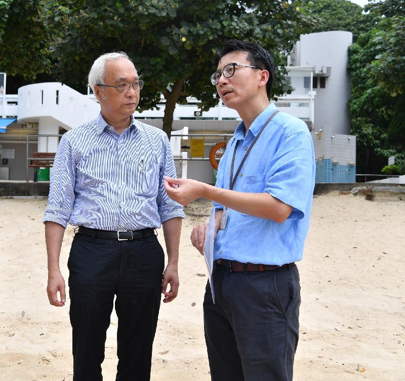 The Under Secretary for the Environment, Mr Tse Chin-wan (left), visits Middle Bay Beach in Southern District today (August 10) and receives a briefing by a Leisure and Cultural Services Department officer on the latest progress of the cleaning up of palm stearin there.