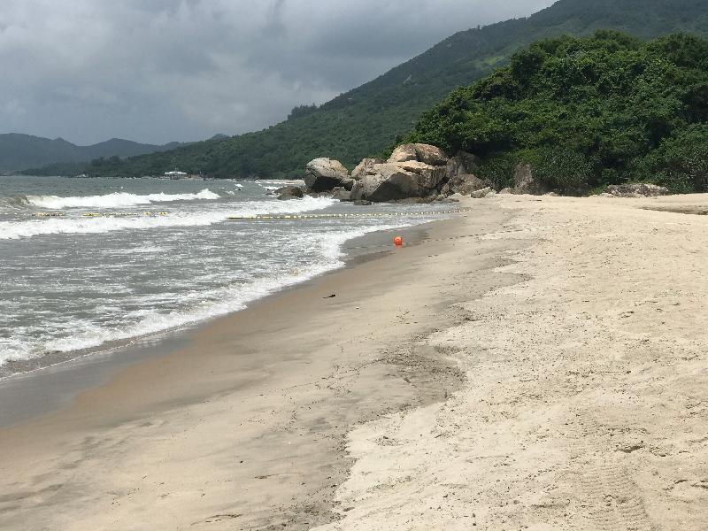 Lower Cheung Sha Beach on Lantau Island was reopened this afternoon (August 11) after being cleaned up.