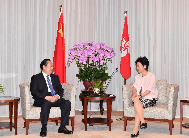 The Chief Executive, Mrs Carrie Lam (right), meets the Governor of Hubei Province, Mr Wang Xiaodong (left), at the Chief Executive's Office this morning (August 16).