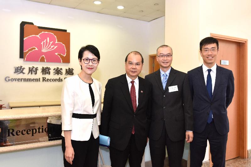 The Chief Secretary for Administration, Mr Matthew Cheung Kin-chung, visited the Government Records Service (GRS) this afternoon (August 17). Mr Cheung (second left) is pictured with the Director of Administration, Ms Kitty Choi (first left); the Deputy Director of Administration, Mr Bobby Cheng (first right); and the GRS Director, Mr Zachary Lo (second right).