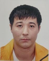 Chung Ka-shing, aged 33, is about 1.7 metres tall, 80 kilograms in weight and of heavy build. He has a round face with yellow complexion and short black hair. He was last seen wearing a white T-shirt, green camouflage shorts, white sport shoes and carrying a blue rucksack.