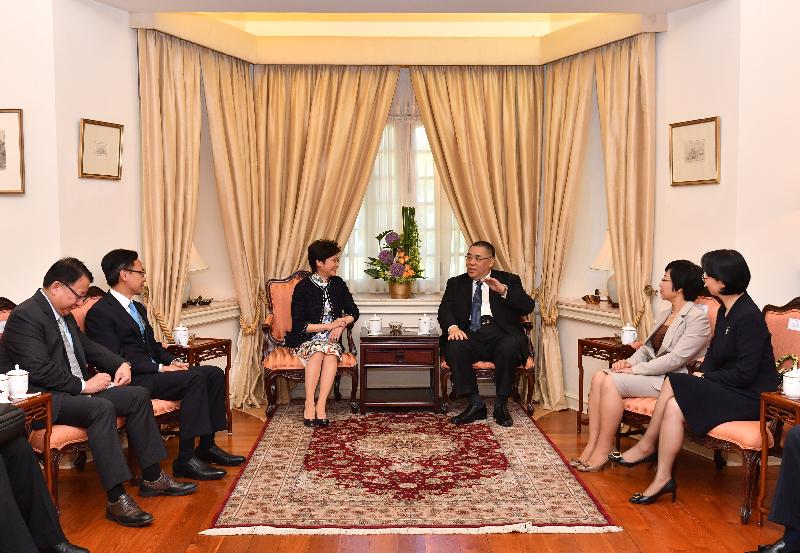 The Chief Executive, Mrs Carrie Lam (third left), today (August 18) visited Macau and paid a courtesy call on the Chief Executive of the Macau Special Administrative Region, Mr Chui Sai-on (third right). The Secretary for Constitutional and Mainland Affairs, Mr Patrick Nip (second left), and the Director of the Chief Executive's Office,  Chan Kwok-ki (first left), also attended the meeting.