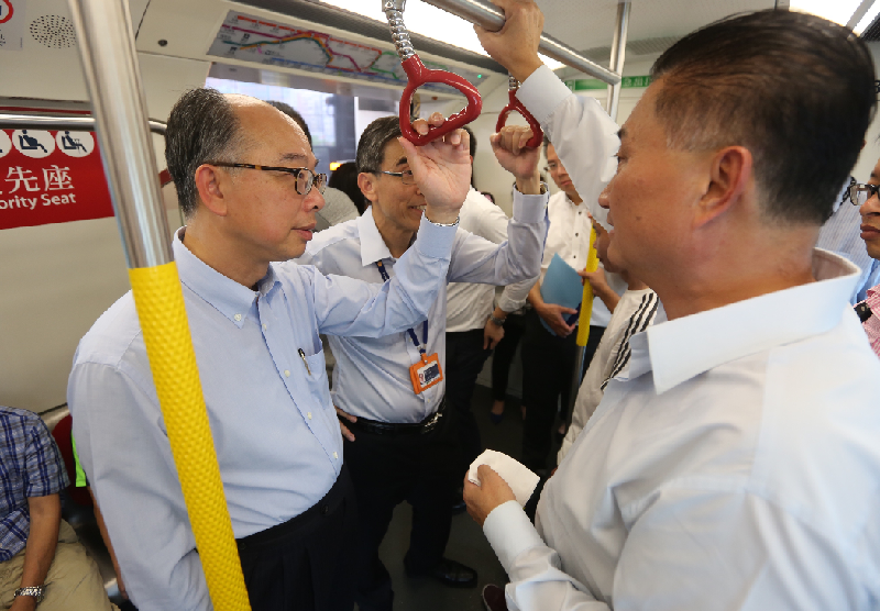 The Secretary for Transport and Housing, Mr Frank Chan Fan (first left), visited Kwun Tong today (August 22). He took the MTR together with the Chairman of the Kwun Tong District Council, Dr Bunny Chan (first right), and the Operations Director of the MTR Corporation Limited, Mr Adi Lau (second left).