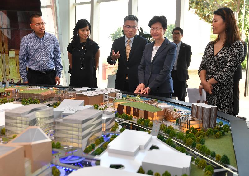 The Chief Executive, Mrs Carrie Lam visited the Exhibition Hall of Shanghai DreamCenter in Shanghai today (August 22). Photo shows Mrs Lam (second right) receiving a briefing on the overall planning of Shanghai DreamCenter.