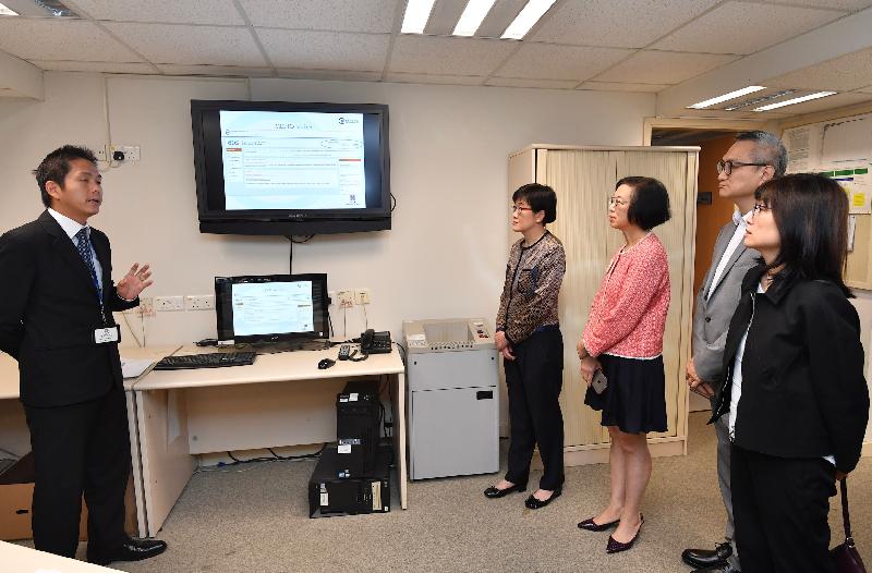 The Secretary for Food and Health, Professor Sophia Chan (third right), together with the Permanent Secretary for Food and Health (Health), Ms Elizabeth Tse (first right), and the Under Secretary for Food and Health, Dr Chui Tak-yi (second right), today (August 24) inspects the Centre for Health Protection of the Department of Health to see how the Central Notification Office operates.