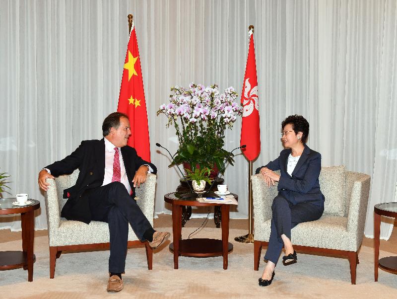 The Chief Executive, Mrs Carrie Lam, met the visiting Minister of State for the Foreign and Commonwealth Office of the United Kingdom, Mr Mark Field, at the Chief Executive's Office this afternoon (August 24).