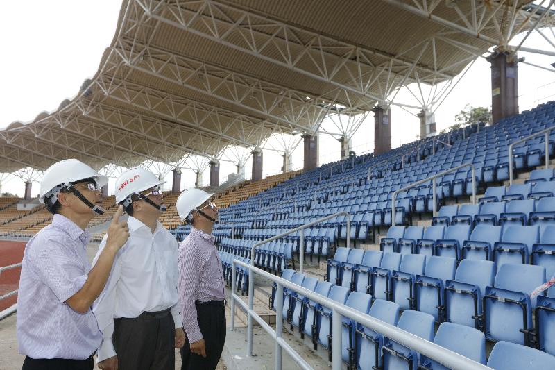 The Leisure and Cultural Services Department’s Chief Leisure Manager (Hong Kong East), Mr Luk Chi-kwong (left), pointing at the loosened part of the spectator stand rooftop of the Siu Sai Wan Sports Ground.  Looking on are the Under Secretary for Home Affairs, Mr Jack Chan (centre), and the Acting Director of Leisure and Cultural Services, Mr Raymond Fan (right).