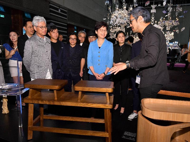 The Chief Executive, Mrs Carrie Lam (third right), tours the International Design Furniture Fair Hong Kong at the Hong Kong Convention and Exhibition Centre today (August 25). 