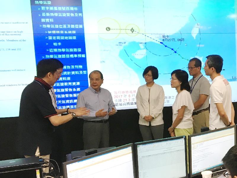 The Acting Chief Executive, Mr Matthew Cheung Kin-chung (fifth right), visited the Emergency Monitoring and Support Centre of the Security Bureau to be briefed about the measures that were put in place in response to Typhoon Pakhar's threat at the time when No.8 Southeast Gale or Storm Signal was hoisted today (August 27).
