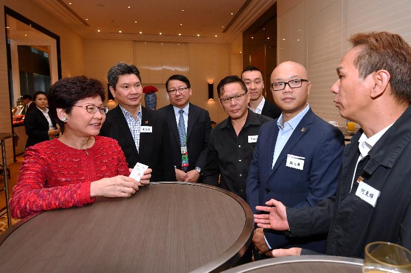 The Chief Executive, Mrs Carrie Lam (first left), today (August 27) in Tianjin meets Hong Kong people who work and do business there.