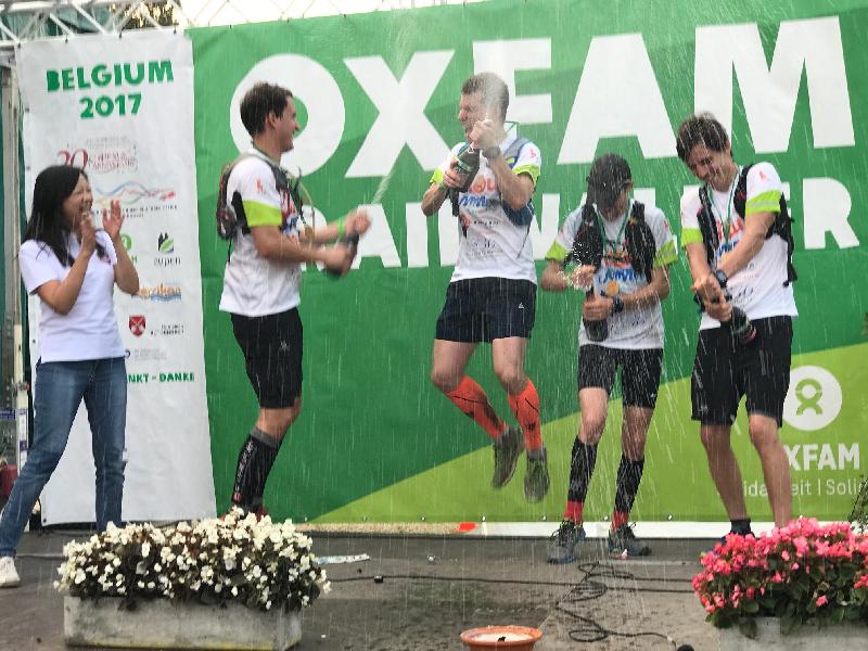 The Special Representative for Hong Kong Economic and Trade Affairs to the European Union, Ms Shirley Lam (first left), congratulated the fastest team to finish the Oxfam Trailwalker on August 27 (Belgian time) in Belgium.
