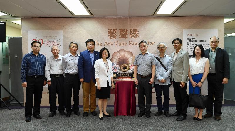 The opening ceremony of the exhibition "The Art-Tune Encounter: A Gramophone Remembrance of Hong Kong and Shanghai", organised by the Hong Kong Public Libraries of the Leisure and Cultural Services Department, was held today (August 30) at the Hong Kong Central Library. Photo shows the Assistant Director of Leisure and Cultural Services (Libraries and Development), Miss Rochelle Lau (fifth left); the Managing Director of China Record (Shanghai) Company Limited, Mr Zhang Limin (fifth right); and other guests.