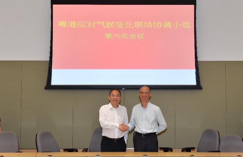 The Secretary for the Environment, Mr Wong Kam-sing (right), co-chaired the sixth meeting of the Hong Kong/Guangdong Joint Liaison Group on Combating Climate Change with the Director General of the Guangdong Development and Reform Commission, Mr He Ningka (left), in Hong Kong today (August 31).
