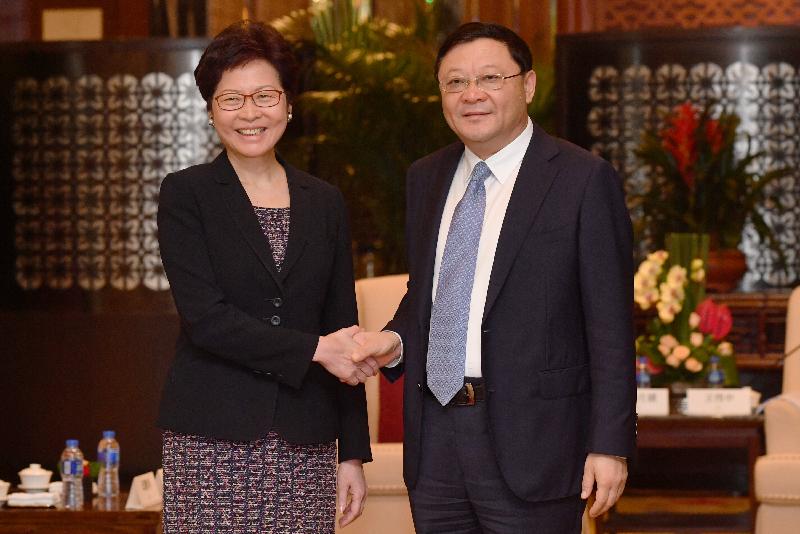 The Chief Executive, Mrs Carrie Lam, today (August 31) met the Secretary of the CPC Shenzhen Municipal Committee, Mr Wang Weizhong, in Shenzhen. Picture shows Mrs Lam (left) shaking hands with Mr Wang (right) before the meeting.