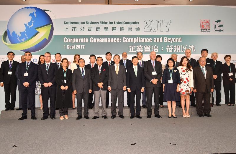 The Acting Financial Secretary, Mr James Lau, attended the Conference on Business Ethics for Listed Companies 2017 today (September 1). The conference was organised by the Hong Kong Business Ethics Development Centre of the Independent Commission Against Corruption. Picture shows Mr Lau (front row, centre); the Commissioner of the Independent Commission Against Corruption, Mr Simon Peh (front row, fifth right); the Chairman of the Securities and Futures Commission, Mr Carlson Tong (front row, fifth left); the Chief Regulatory Officer and Head of Listing of the Hong Kong Exchanges and Clearing Limited, Mr David Graham (front row, fourth right); the President of the Law Society of Hong Kong, Mr Thomas So (front row, first left); the President of the Hong Kong Institute of Certified Public Accountants, Ms Mabel Chan (front row, second right); and other guests at the conference. 