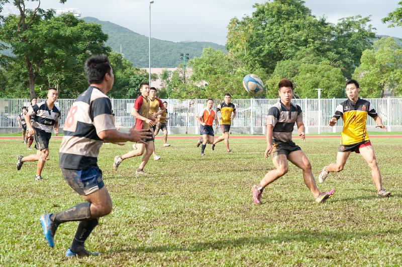 The 6th New Territories Regional Rugby 7s Championship and Carnival in Celebration of HKSAR 20th Anniversary will be held at Tseung Kwan O Sports Ground on September 10. Photo shows players in action during last year's competition.
