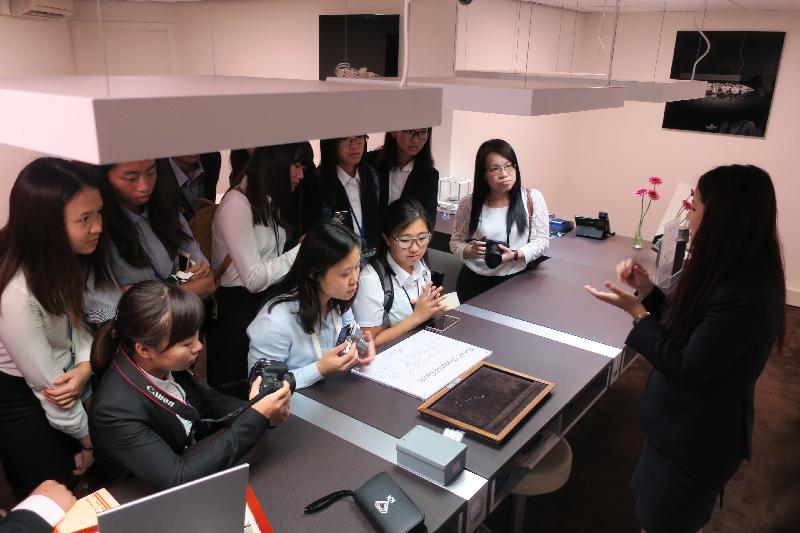 During their visit to Belgium in the "Walk the Hong Kong Spirit" programme, a group of young Hong Kong people is briefed on August 28 at Diamondland in Antwerp on the diamond trade.
