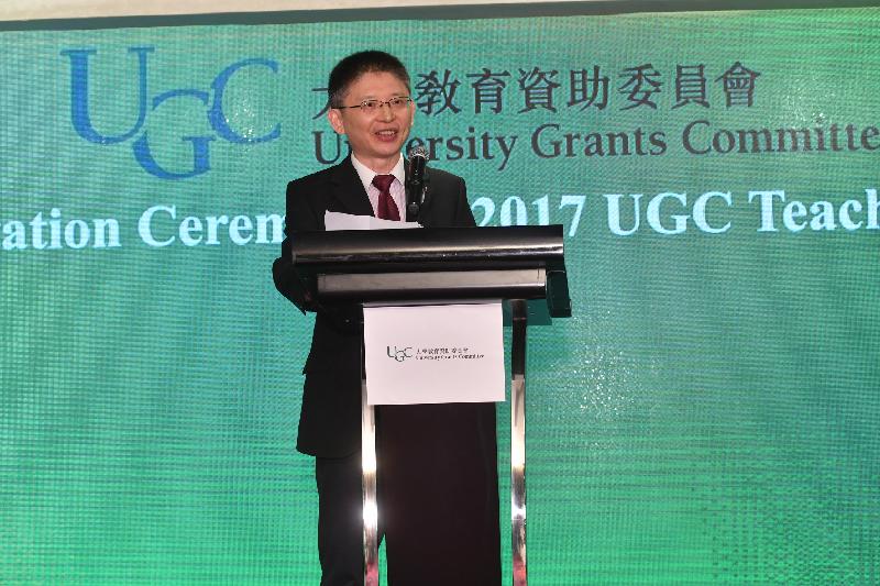 Professor Gary Feng, an awardee of the 2017 University Grants Committee Teaching Award, speaks on his team's teaching philosophies today (September 7) at the award presentation ceremony.