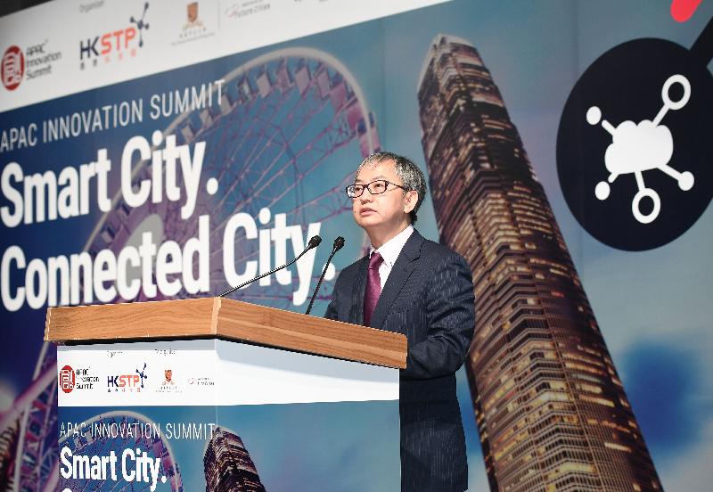 Addressing the APAC Innovation Summit 2017 "Smart City. Connected City." today (September 7), the Acting Secretary for Innovation and Technology, Dr David Chung, calls for concerted support and collaboration from the community as well as participation from the industry in building Hong Kong into a smarter city.