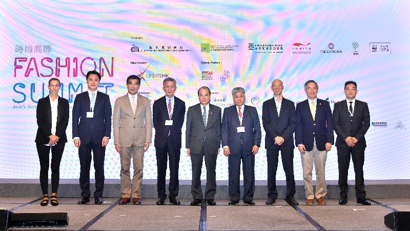The Chief Secretary for Administration, Mr Matthew Cheung Kin-chung, officiated at the opening ceremony of the Fashion Summit (HK) 2017 this morning (September 7). Photo shows Mr Cheung (centre) with the Chairman of the Fashion Summit Steering Committee, Mr Felix Chung (third left), the Secretary for the Environment, Mr Wong Kam-sing (third right); and other guests at the ceremony.