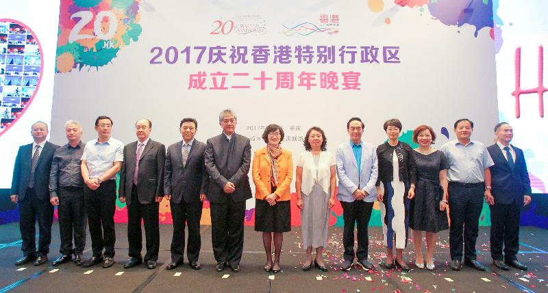 A gala dinner in celebration of the 20th anniversary of the establishment of the Hong Kong Special Administrative Region (HKSAR) was held in Chongqing yesterday (September 7). The key guests included the Director of the Hong Kong Economic and Trade Office in Chengdu of the Government of the HKSAR, Miss Pamela Lam (centre), and the Vice Chairman of the Chongqing Committee of the Chinese People's Political Consultative Conferenc, Ms Zhang Ling (sixth right).