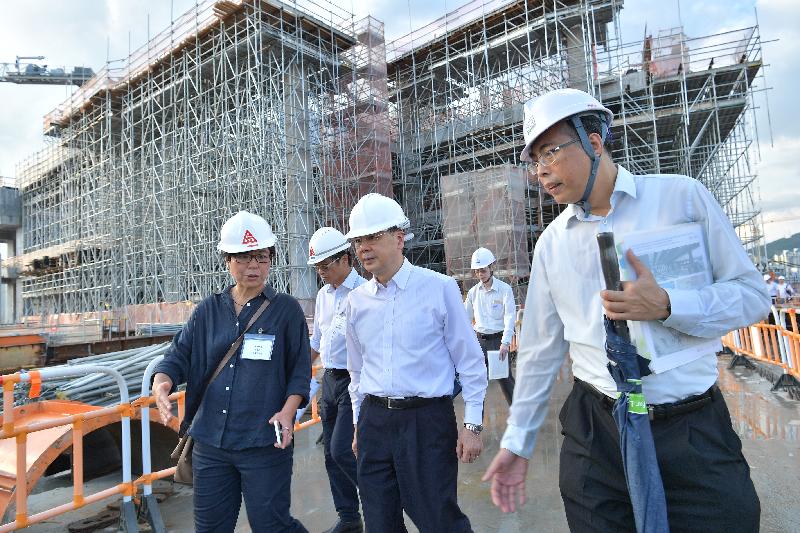 The Chief Secretary for Administration, Mr Matthew Cheung Kin-chung (center), visits the construction site of the new Liantang/Heung Yuen Wai Boundary Control Point this afternoon (September 8).