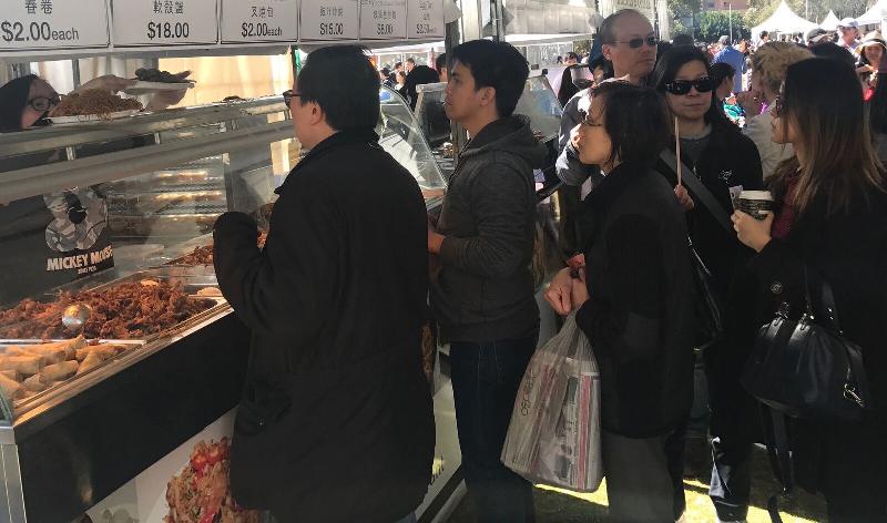「HK20缤纷嘉年华」今日（悉尼时间九月九日）在悉尼举行，当中香港美食摊位甚受市民欢迎。