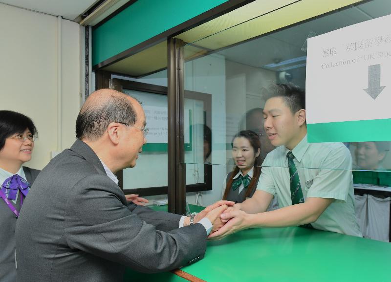 The Chief Secretary for Administration, Mr Matthew Cheung Kin-chung (second left), visited the General Post Office in Central this afternoon (September 9) to express his appreciation to Hongkong Post staff for their efforts and outstanding performance in the delivery of United Kingdom student visas.