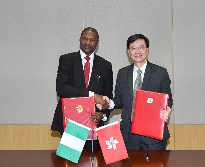 The Secretary for Security, Mr John Lee (right), and the Attorney-General of the Federation and Minister of Justice of the Federal Republic of Nigeria, Mr Abubakar Malami (left), representing the Governments of the Hong Kong Special Administrative Region and the Federal Republic of Nigeria respectively, today (September 11) exchange the signed text of the Agreement on Transfer of Sentenced Persons between the two places.
