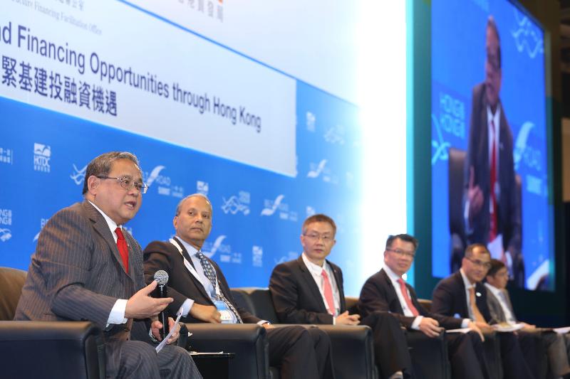 The Group Chairman of the Fung Group and Advisor of the Infrastructure Financing Facilitation Office, Dr Victor Fung (first left), moderates a panel discussion at the Belt and Road Summit today (September 11) to promote Hong Kong's unique advantages in capturing financing opportunities arising from the Belt and Road Initiative.