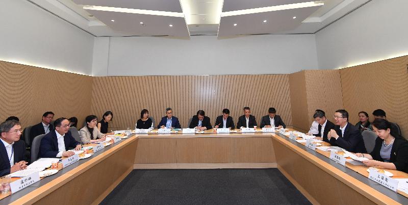 The Secretary for Innovation and Technology, Mr Nicholas W Yang (second left), and the Vice Mayor of Shenzhen Municipality, Mr Ai Xuefeng (second right), co-chair the second meeting of the Joint Task Force on the Development of the Hong Kong-Shenzhen Innovation and Technology Park in the Loop in Hong Kong today (September 12). Next to Mr Yang are the Permanent Secretary for Innovation and Technology, Mr Cheuk Wing-hing (first left), and the Commissioner for Innovation and Technology, Ms Annie Choi (third left).