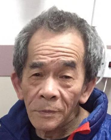  Ip Shiu-fai is about 1.5 metres tall, 42 kilograms in weight and of thin build. He has a long face with yellow complexion and short grey hair. He was last seen wearing a long-sleeved shirt with grey stripes, deep blue trousers, a pair of black sandals and carrying a blue walking stick. 
