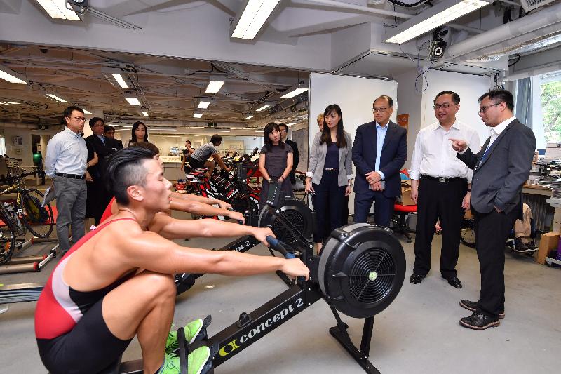 During his visit to the Hong Kong Sports Institute (HKSI) today (September 18), the Secretary for Innovation and Technology, Mr Nicholas W Yang (second right), receives a briefing from the Director of Elite Training Science and Technology of the HKSI, Dr Raymond So (first right), on how science and data-based support facilitates the formulation of the most suitable training plan for rowing athletes. Next to Mr Yang is the Chairman of the Board of Directors of the HKSI, Dr Lam Tai-fai (third right).
