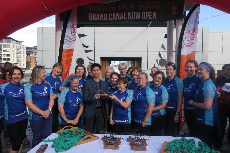 The Dublin Hong Kong Dragon Boat Regatta, which was title sponsored by the Hong Kong Economic and Trade Office in Brussels (HKETO, Brussels) for the second time, was held in Dublin, Ireland on September 9 and 10 (Dublin time). Photo shows the Deputy Representative of the HKETO, Brussels, Mr Sam Hui (front row, fourth left), presenting prizes at the Hong Kong Dublin Dragon Boat Regatta on September 9 (Dublin time).