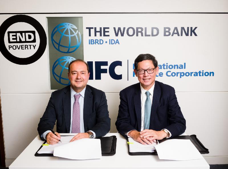The International Finance Corporation (IFC) Vice President, New Business, Mr Dimitris Tsitsiragos (left) and the Chief Executive of the Hong Kong Monetary Authority (HKMA), Mr Norman Chan (right) signed an agreement on HKMA committing US$1 billion to the innovative Managed Co-lending Portfolio Progamme(MCPP) debt mobilisation platform for emerging markets yesterday (September 19, London time) in London.
