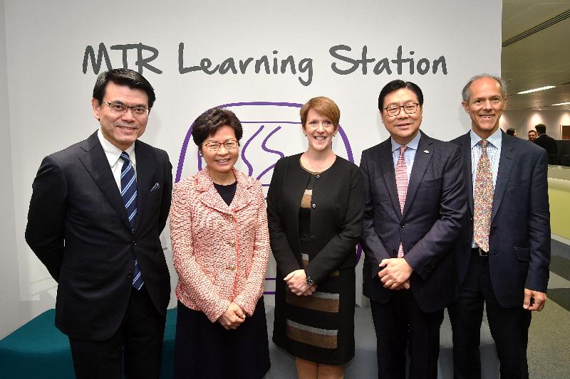 The Chief Executive, Mrs Carrie Lam, visited the learning and development centre of MTR Crossrail in London, the United Kingdom, today (September 20, London time). Picture shows (from left) the Secretary for Commerce and Economic Development, Mr Edward Yau; Mrs Lam; the Legal and European Business Director of the MTR Corporation Limited, Ms Gill Meller; the Chairman of the MTR Corporation Limited, Professor Frederick Ma; and the Chief Executive Officer of European Business of the MTR Corporation Limited, Mr Jeremy Long, at the centre.