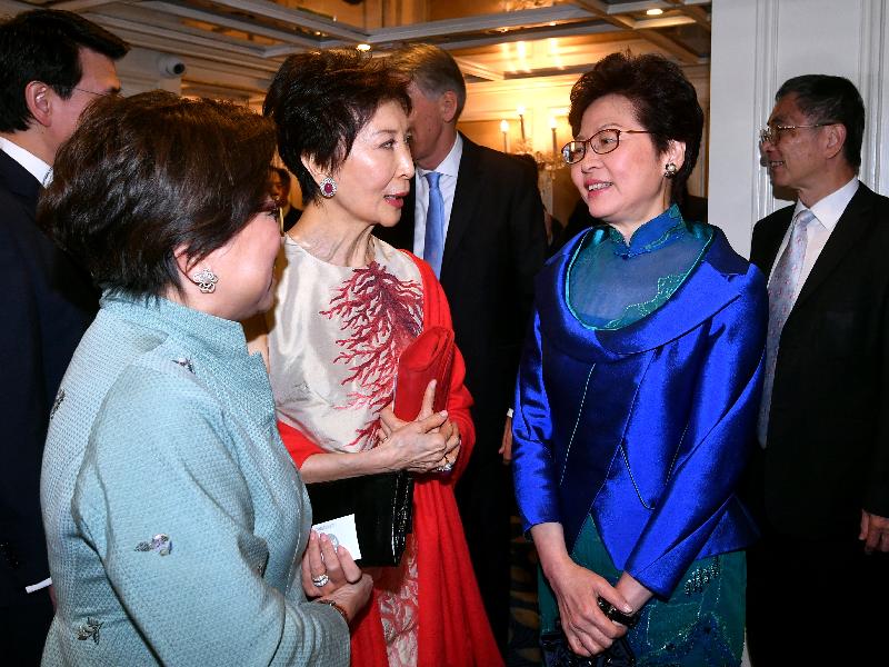The Chief Executive, Mrs Carrie Lam, attended the annual dinner of the Hong Kong Trade Development Council in London, the United Kingdom, yesterday evening (September 20, London time). Picture shows Mrs Lam (third left) and Baroness Dunn (second left) at the reception before the dinner.