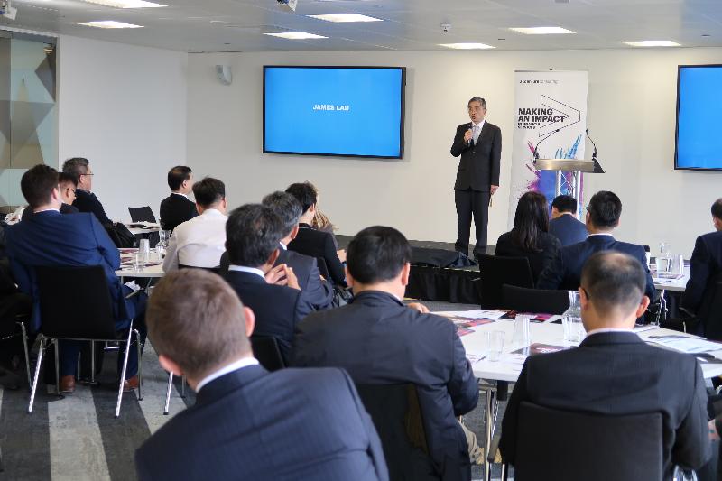 The Secretary for Financial Services and the Treasury, Mr James Lau, visits Accenture FinTech Innovation Lab London on September 20 (London time) to understand more about their efforts in grooming FinTech start-ups.