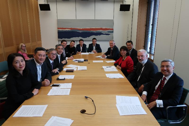 The Secretary for Financial Services and the Treasury, Mr James Lau (fourth left), meets with members of All-Party Parliamentary Groups on China and FinTech on September 20 (London time) to exchange views on issues of mutual interest.
