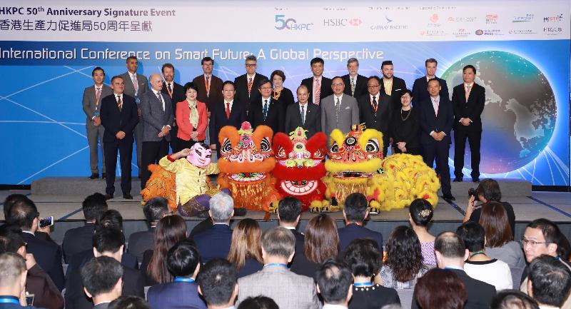 The Acting Chief Executive, Mr Matthew Cheung Kin-chung, today (September 21) attended the International Conference on Smart Future: A Global Perspective held by the Hong Kong Productivity Council (HKPC). Photo shows (front row, from third left) the Executive Director of the HKPC, Mrs Agnes Mak; Deputy Director of the Liaison Office of the Central People's Government in the Hong Kong Special Administrative Region Mr Tan Tieniu; the Chairman of the HKPC, Mr Willy Lin; Mr Cheung; the Secretary for Innovation and Technology, Mr Nicholas W Yang; the President of the Academy of Sciences of Hong Kong, Professor Tsui Lap-chee; the Commissioner for Innovation and Technology, Ms Annie Choi; and other guests at the ceremony.