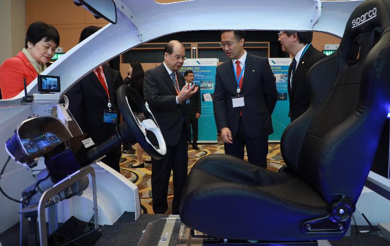 The Acting Chief Executive, Mr Matthew Cheung Kin-chung, today (September 21) attended the International Conference on Smart Future: A Global Perspective held by Hong Kong Productivity Council. Photo shows Mr Cheung (third right) touring the exhibition.