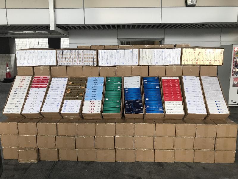Hong Kong Customs yesterday (September 20) seized about 1.4 million suspected illicit cigarettes from an incoming truck at Lok Ma Chau Control Point. Photo shows some of the suspected illicit cigarettes seized.
