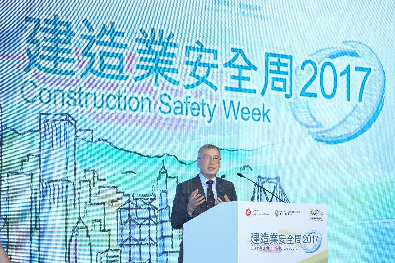 The Chairman of the Construction Industry Council, Mr Chan Ka-kui, addresses the launch ceremony of Construction Safety Week 2017 today (September 21).