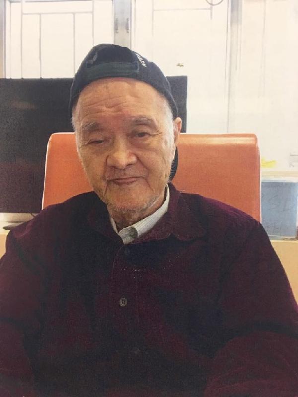 Tang Yee-cheung, aged 80, is about 1.65 metres tall, 59 kilograms in weight and of medium build. He has a square face with yellow complexion and short white hair. The left side of his head is sagged. He was last seen wearing a white short-sleeved T-shirt, red checker trousers and blue slippers.