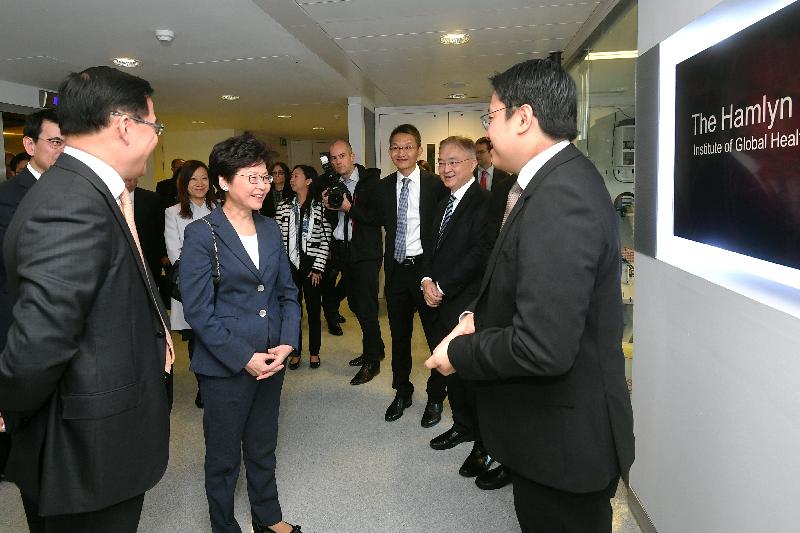 The Chief Executive, Mrs Carrie Lam (second left), visits the Hamlyn Centre of the Imperial College London today (September 22, London time).