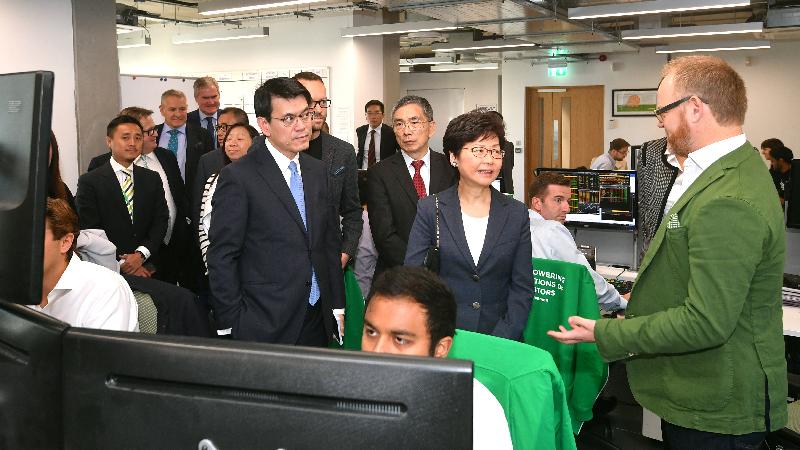 The Chief Executive, Mrs Carrie Lam (second right), visits a financial technology enterprise in London, the United Kingdom, today (September 22, London time).  The Secretary for Commerce and Econimic Development , Mr Edward Yau (fourth right); and the Secretary for Financial Services and the Treasury, Mr James Lau (third right) also joined the visit. 