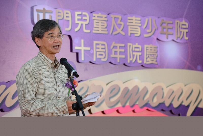 The Secretary for Labour and Welfare, Dr Law Chi-kwong, delivers a speech at the 10th Anniversary Celebration cum Site Extension Opening Ceremony of the Tuen Mun Children and Juvenile Home today (September 23).