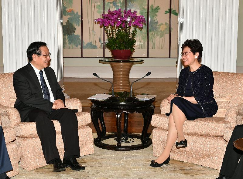 The Chief Executive, Mrs Carrie Lam (right), met Vice-Chairman of the National Committee of the Chinese People's Political Consultative Conference and the Minister of Science and Technology of the Central People's Government, Professor Wan Gang (left), at Government House this evening (September 23).